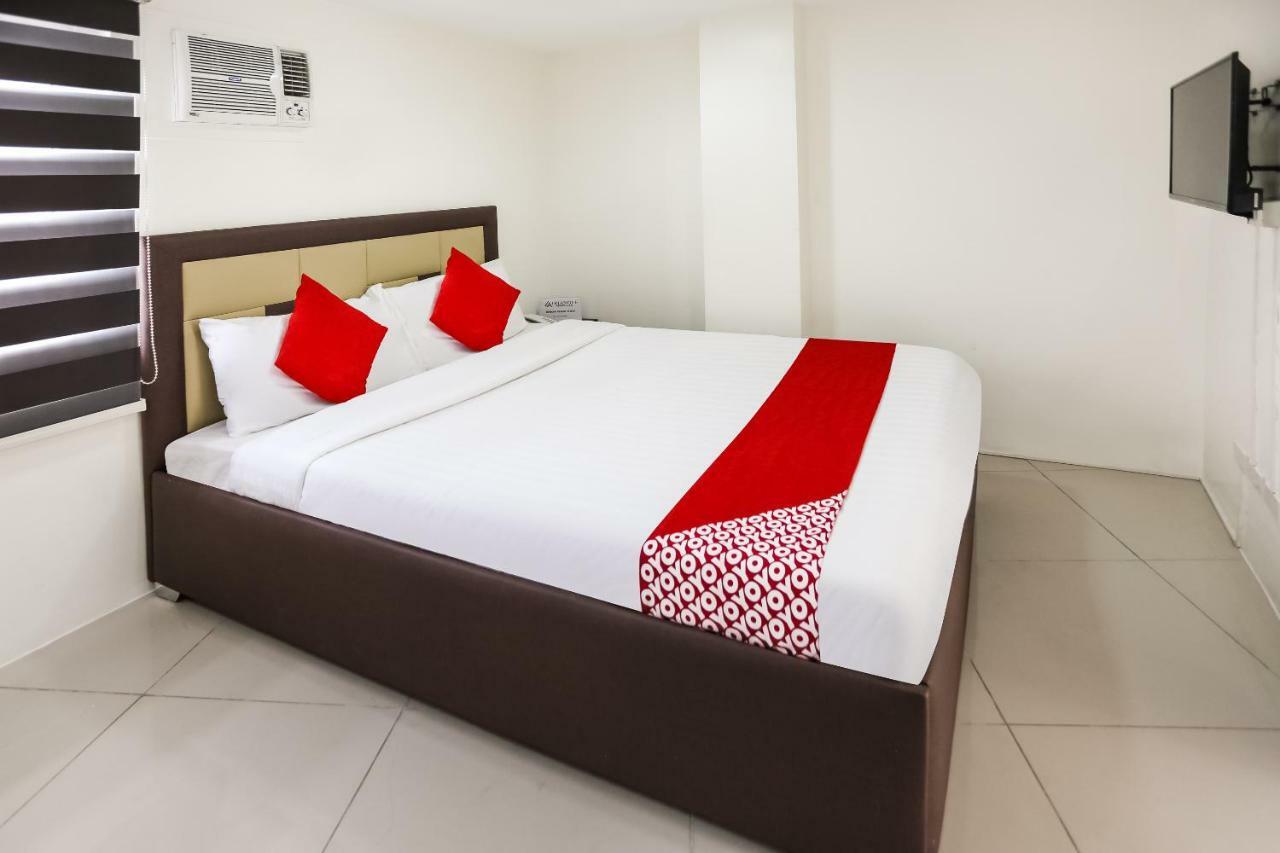 Oyo 393 Triangle Apartelle Hotel Manila