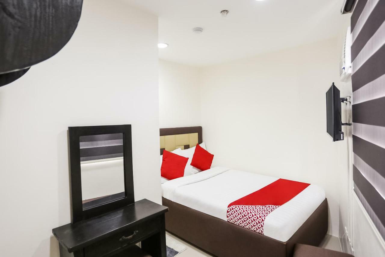 Oyo 393 Triangle Apartelle