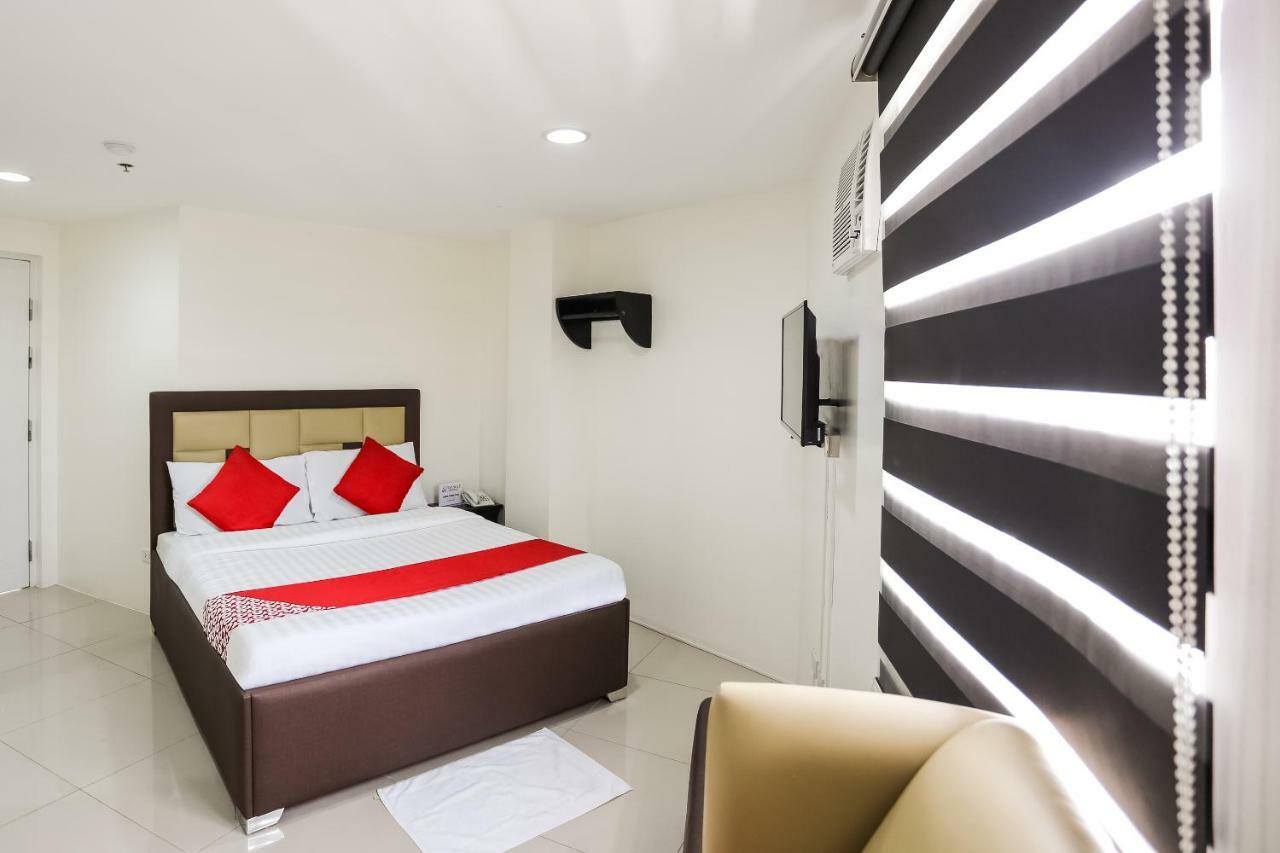 Oyo 393 Triangle Apartelle Hotel Manila