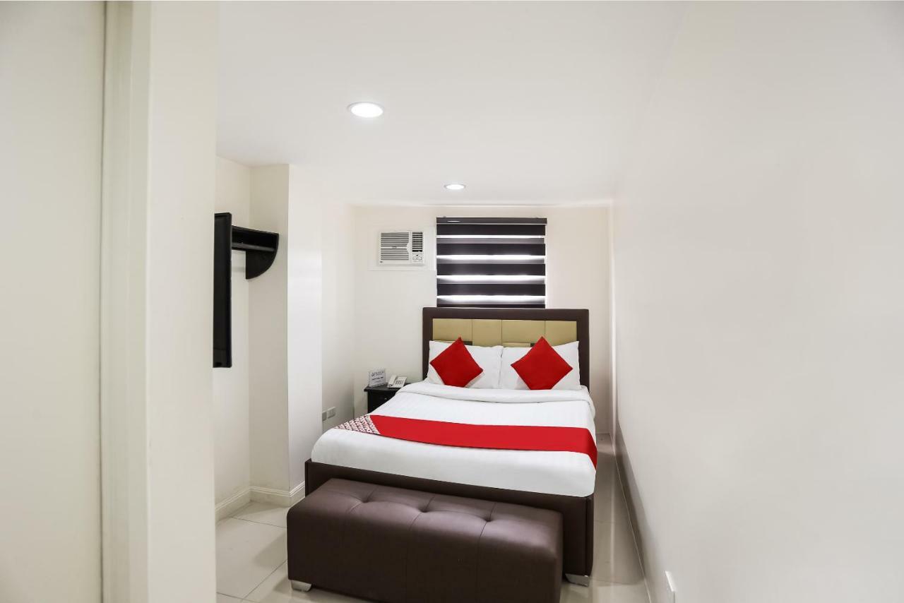 Hotel Oyo 393 Triangle Apartelle 2*