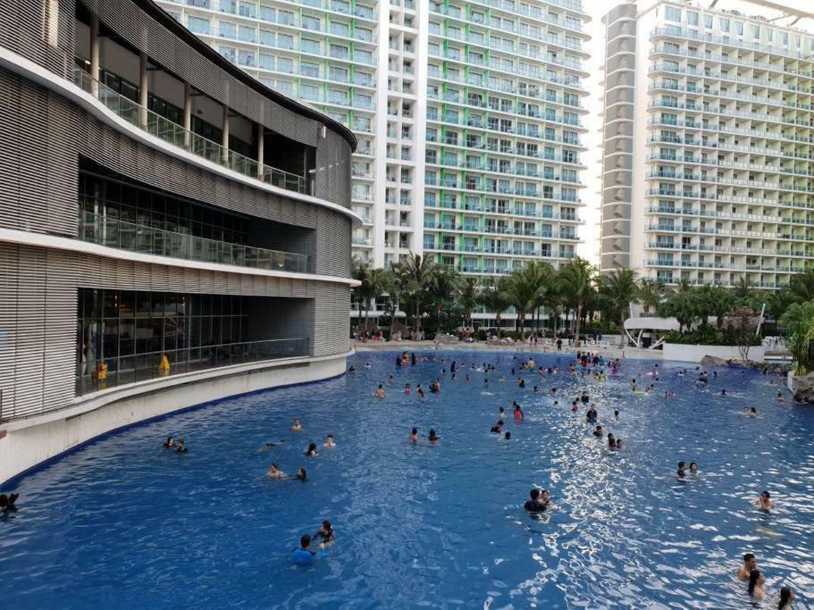 Apartment Azure Luxury View Staycation Manila