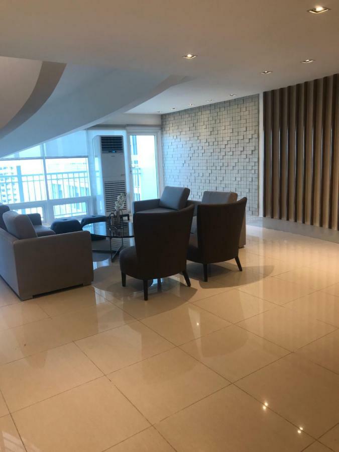 Penthouse Floor Overlooking Bay Apartment Manila