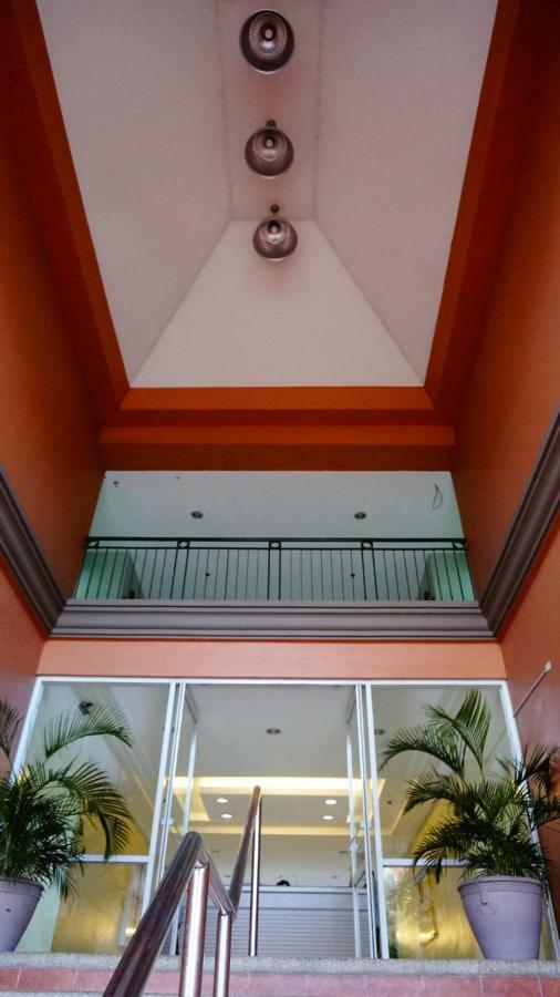 Apartment Eiffel Chateau Elysee Near Naia Airport