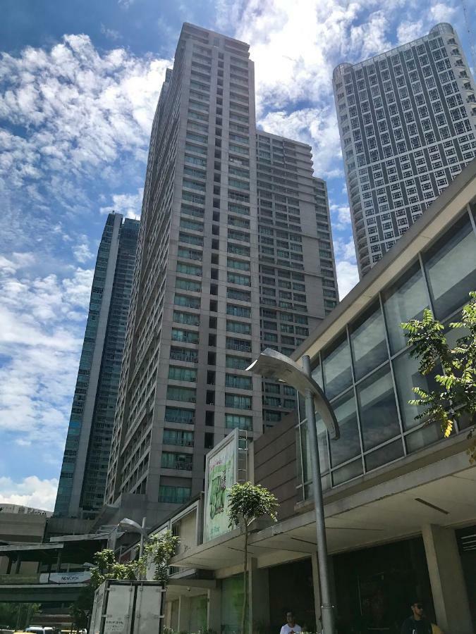 Greenfield W/ 2 Queen Across Shangrila Apartment Manila