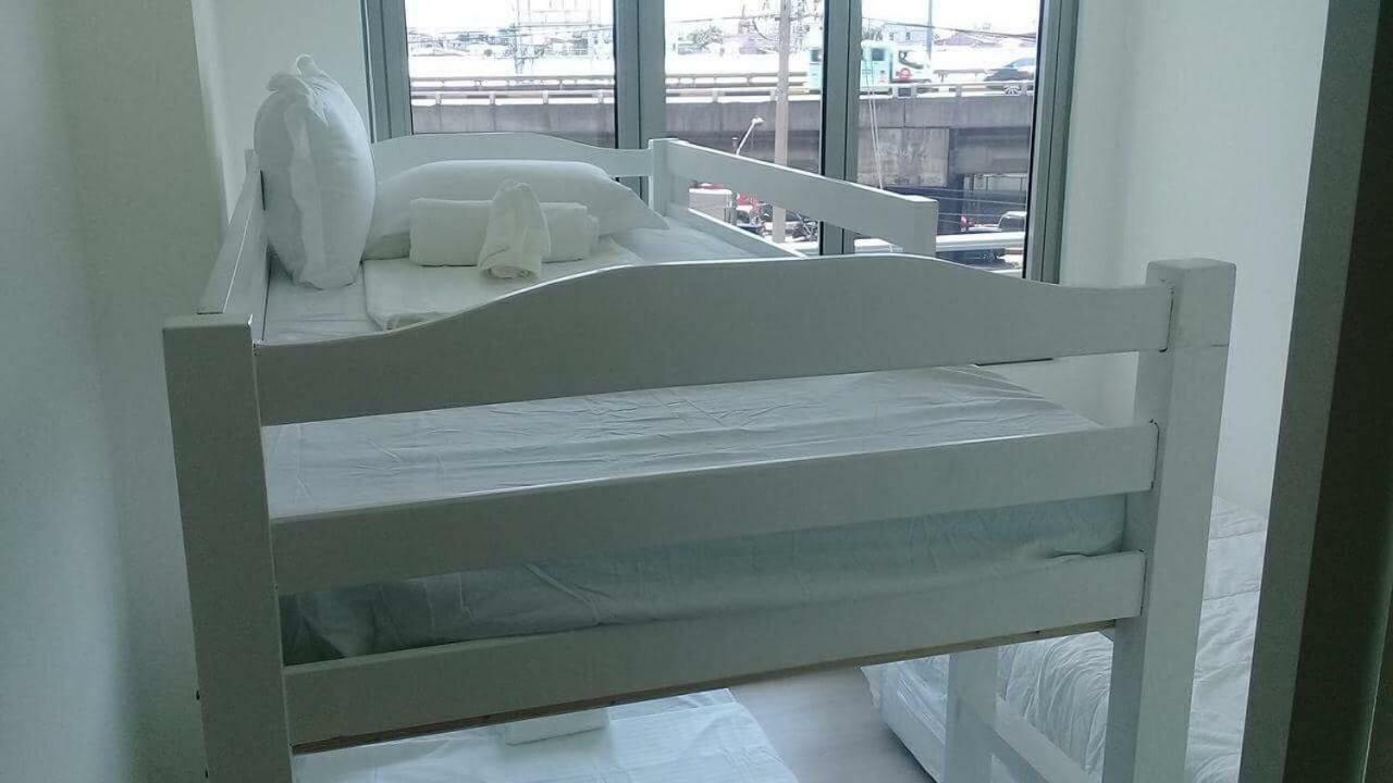 Apartment Azure C7 Balcony, Wifi, Near Mall Airport Manila