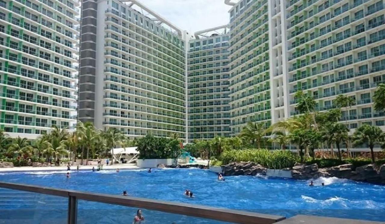 Azure C7 Balcony, Wifi, Near Mall Airport Apartment