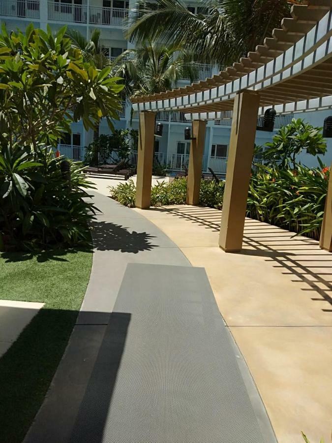 Shore Residences Moa