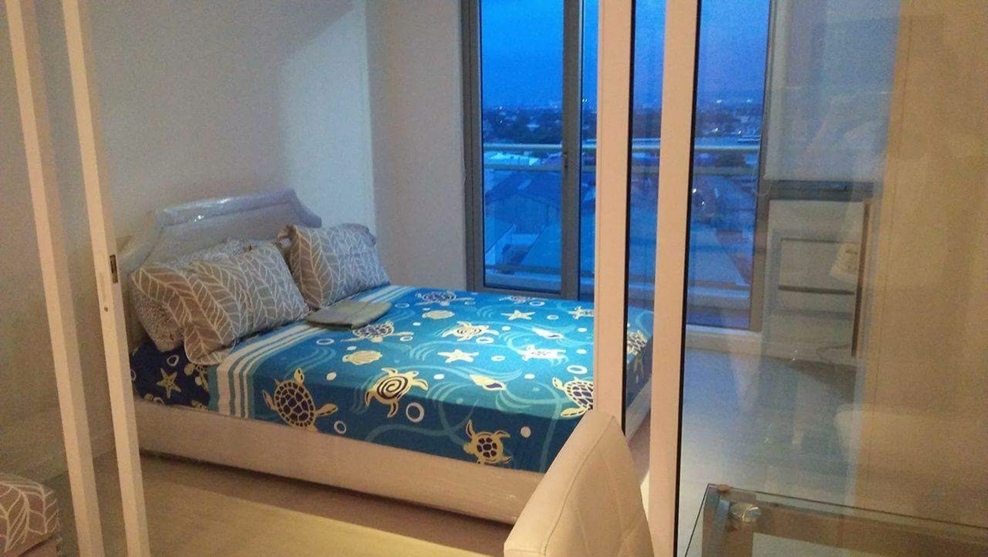 Apartment Azure Residences By Florendo