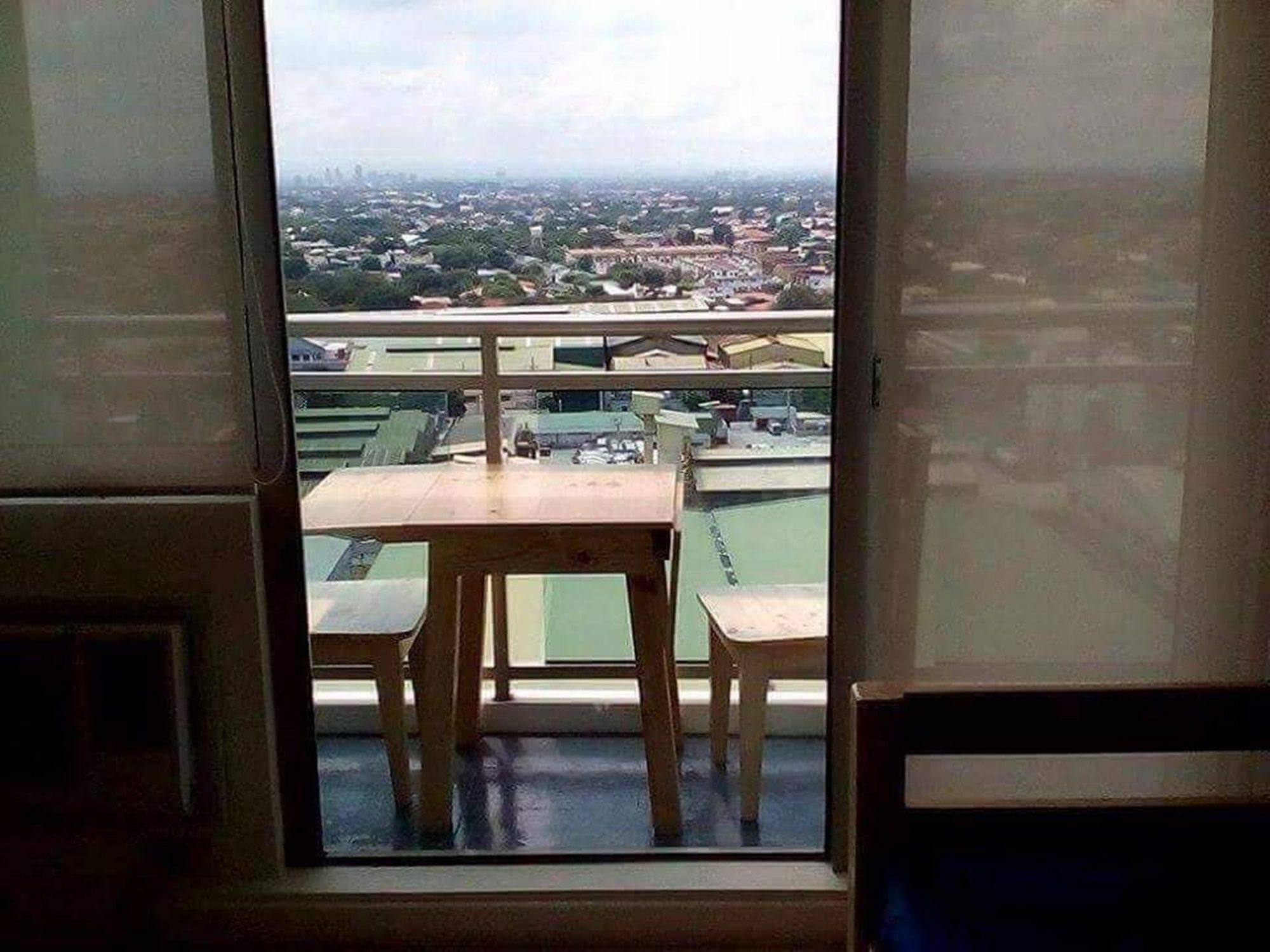 Apartment Azure Residences By Florendo Manila