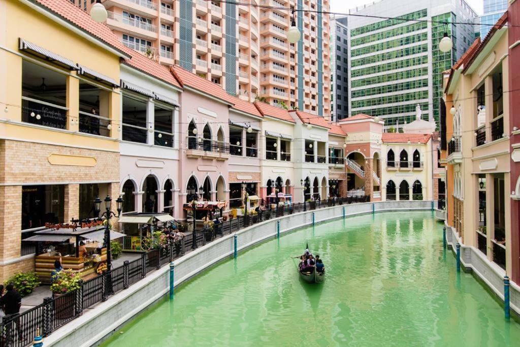 Viceroy Mckinley Hill Bgc Apartment *