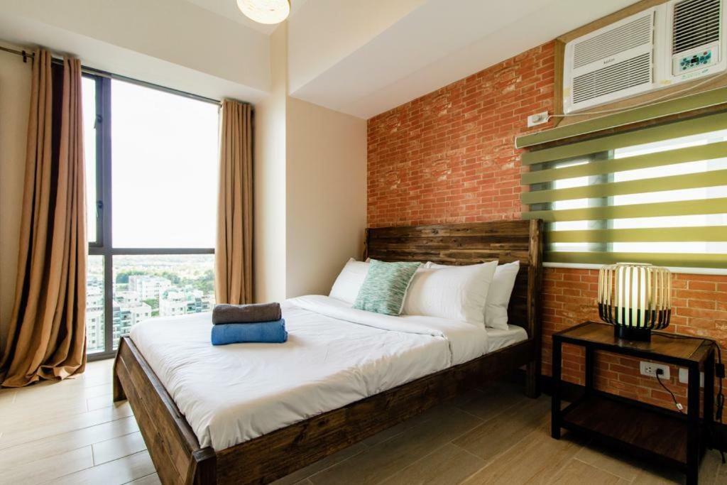 Viceroy Mckinley Hill Bgc *
