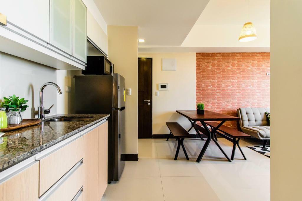 Viceroy Mckinley Hill Bgc Apartment Manila