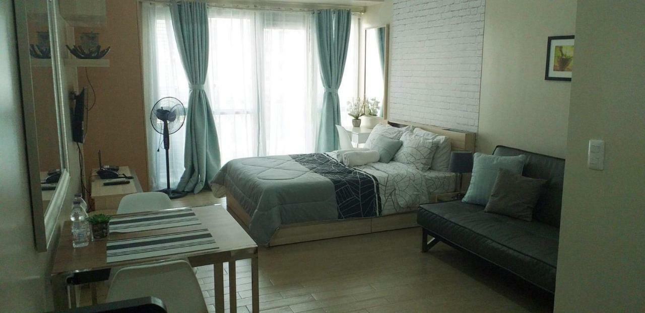 Eighty One Newport Boulevard Apartment *