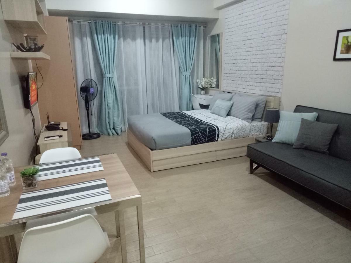 Eighty One Newport Boulevard Apartment *