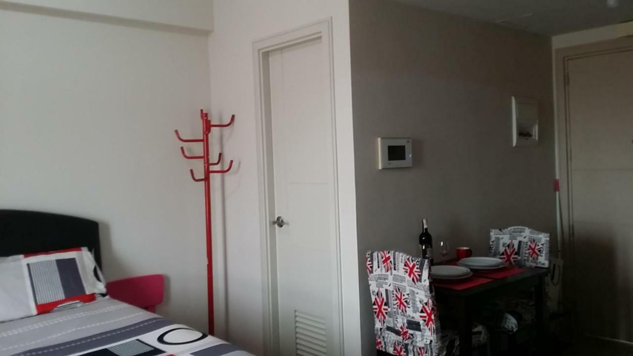 150 Newport - Near Naia T3 Airport *