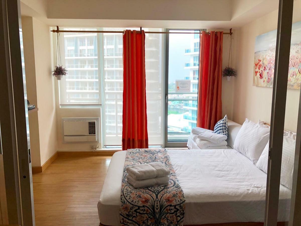 Azure Peaceful And Beachy Staycation Apartment