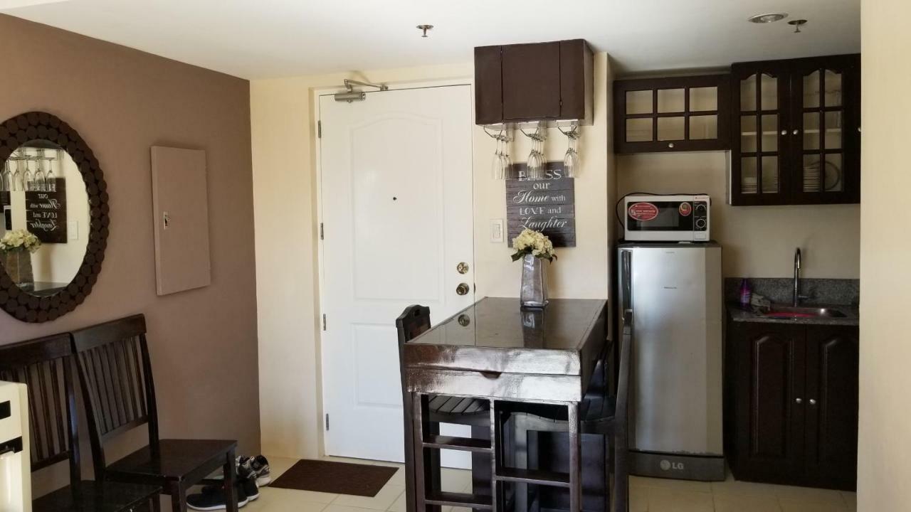 Presidio Lakefront 2 Bedroom Staycation Apartment *