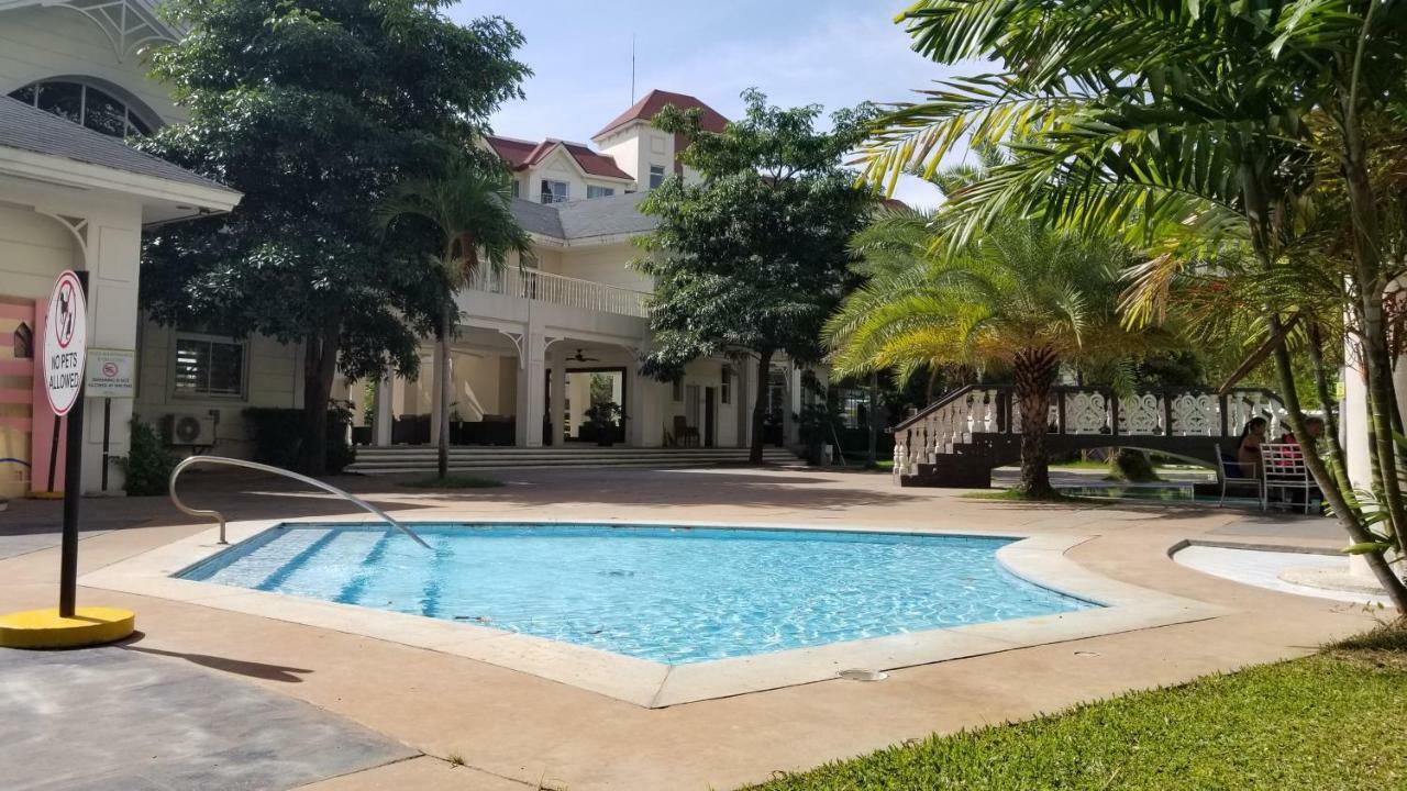 Presidio Lakefront 2 Bedroom Staycation *