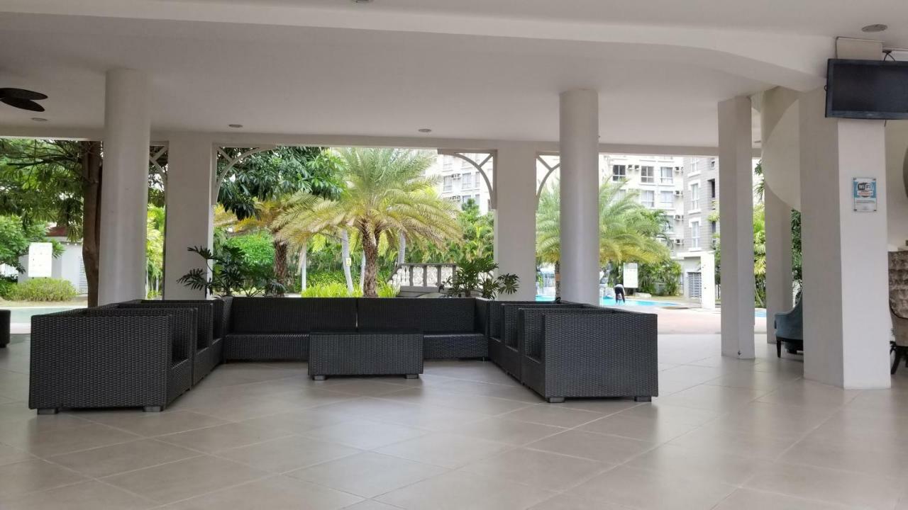 Presidio Lakefront 2 Bedroom Staycation * Manila