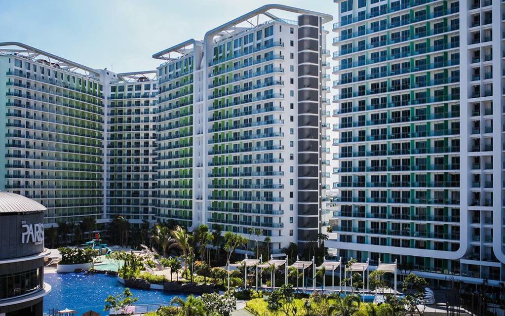 Azure Urban Residences Maui 1815