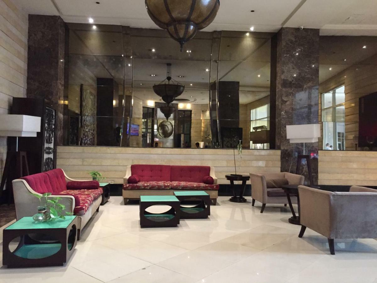 Apartment 1Br Condo Above Eastwood Mall Manila