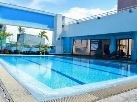Executive By Greenbelt + Netflix & Wifi Apartment *