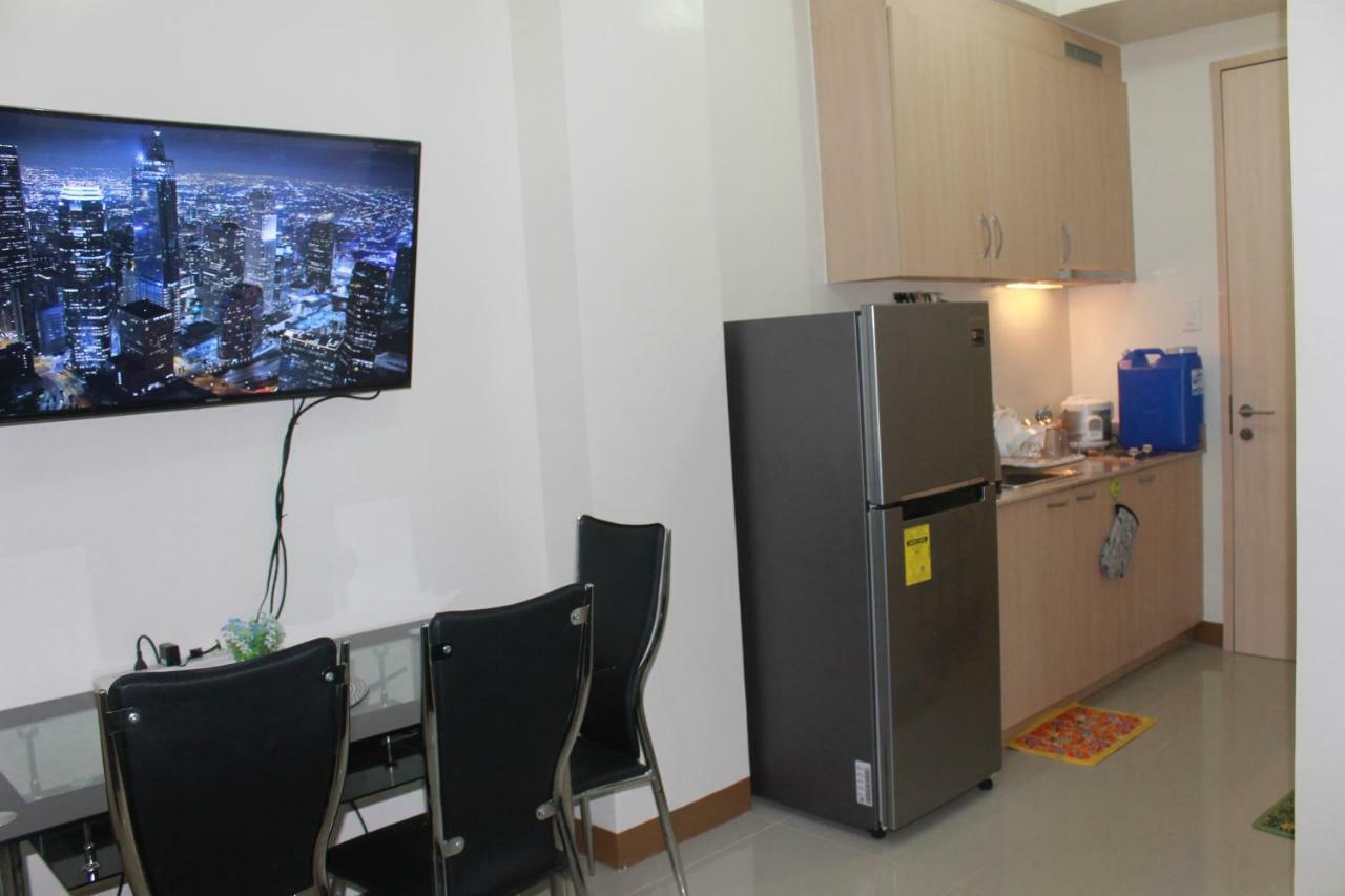 Apartment Field Residences At The Back Of Sm Sucat, Paranaque
