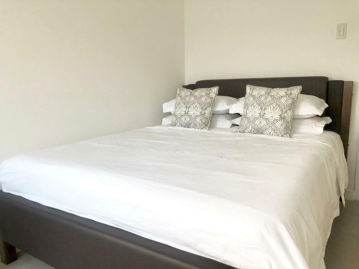 Apartment Azure Peaceful And Beachy Staycation Manila