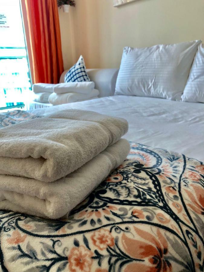 Azure Peaceful And Beachy Staycation Apartment Manila