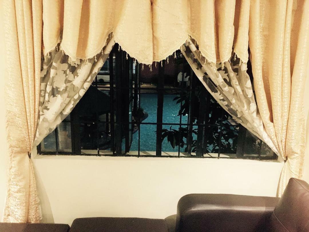 Affordable 2 Bedroom 2 Ba W/ Skycable, Netflix, & Amazon Prime * Manila
