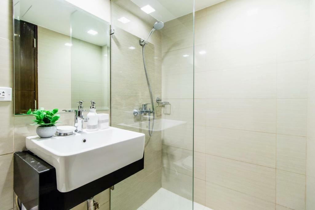 Viceroy Mckinley Hill Bgc Apartment