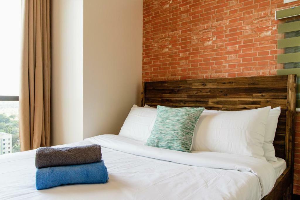 Apartment Viceroy Mckinley Hill Bgc Manila