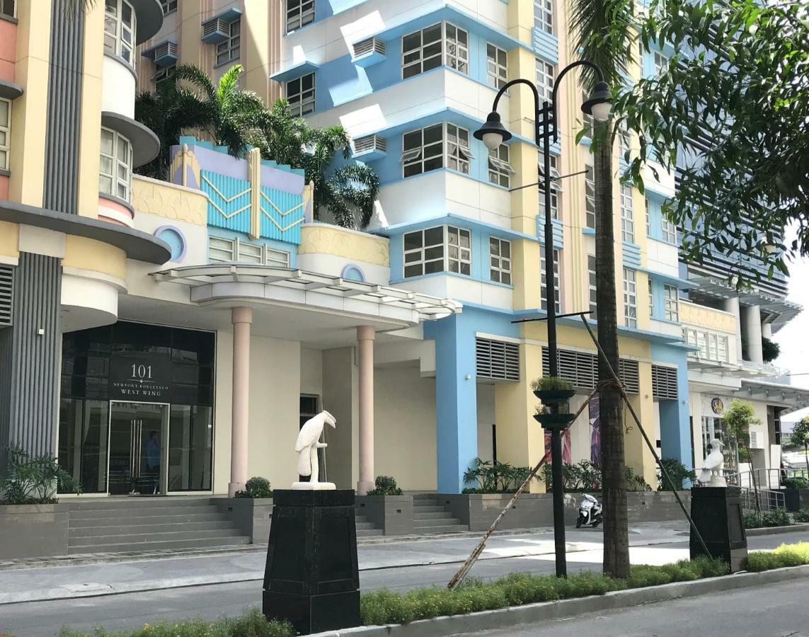 Chillax 101 Newport Boulevard Apartment Manila