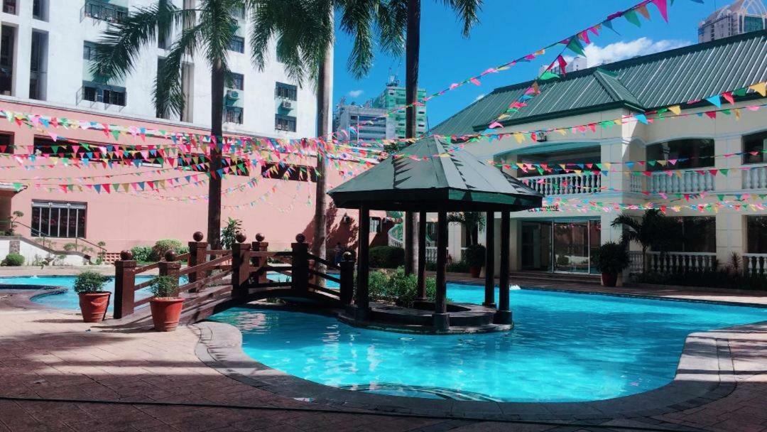 Affordable 2 Bedroom 2 Ba W/ Skycable, Netflix, & Amazon Prime Apartment Manila