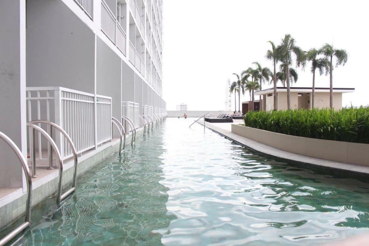 Penthouse Floor Overlooking Bay *