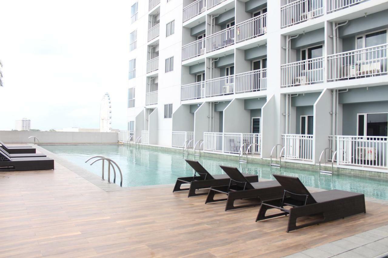 Penthouse Floor Overlooking Bay