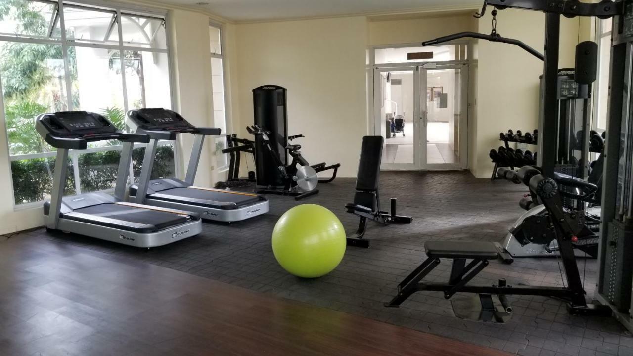 Apartment Presidio Lakefront 2 Bedroom Staycation Manila