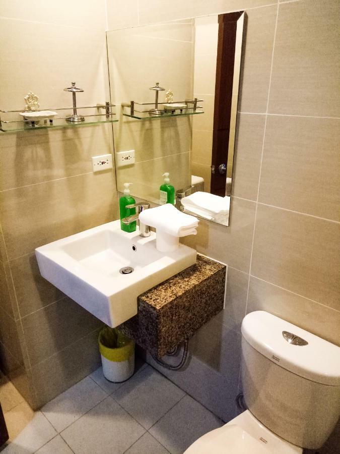 Uptown Mall Area Bonifacio Apartment