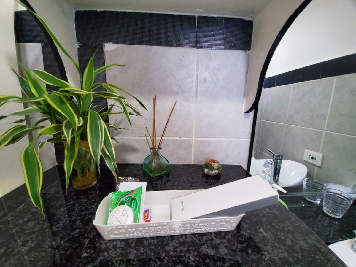 Presidio Lakefront 2 Bedroom Staycation * Manila