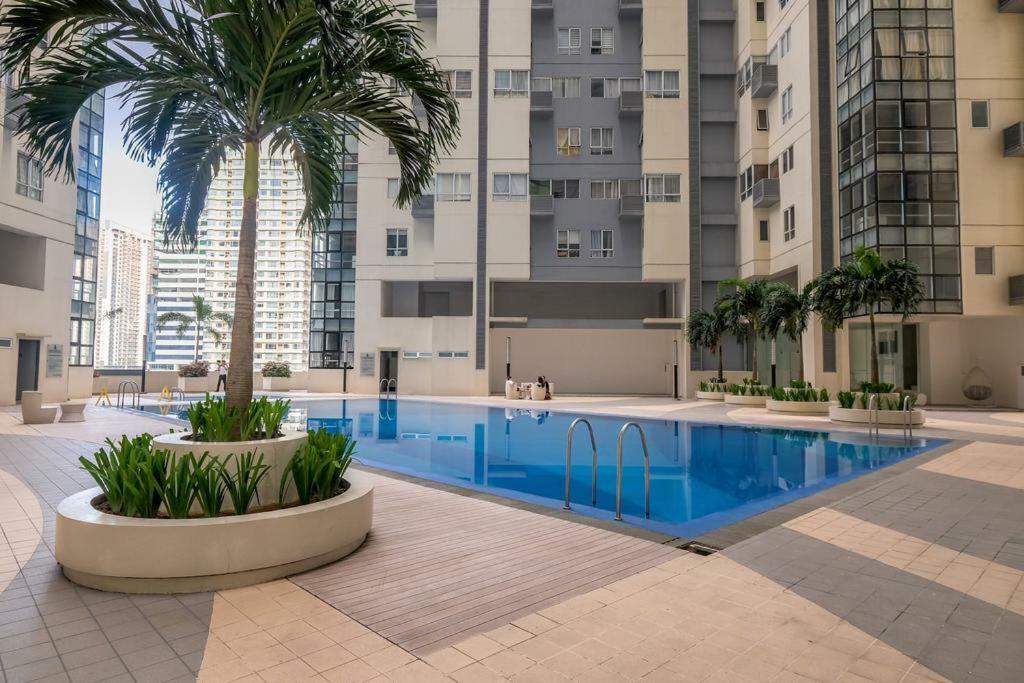 Victoria Bgc 2 Bedrooms Apartment *