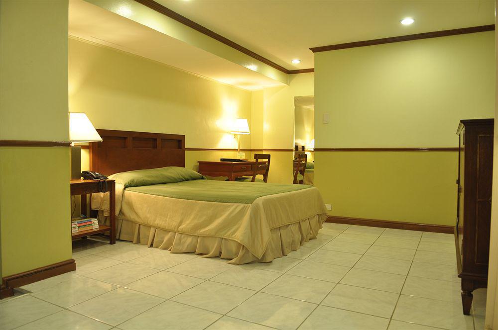 Garden Plaza And 3* Manila