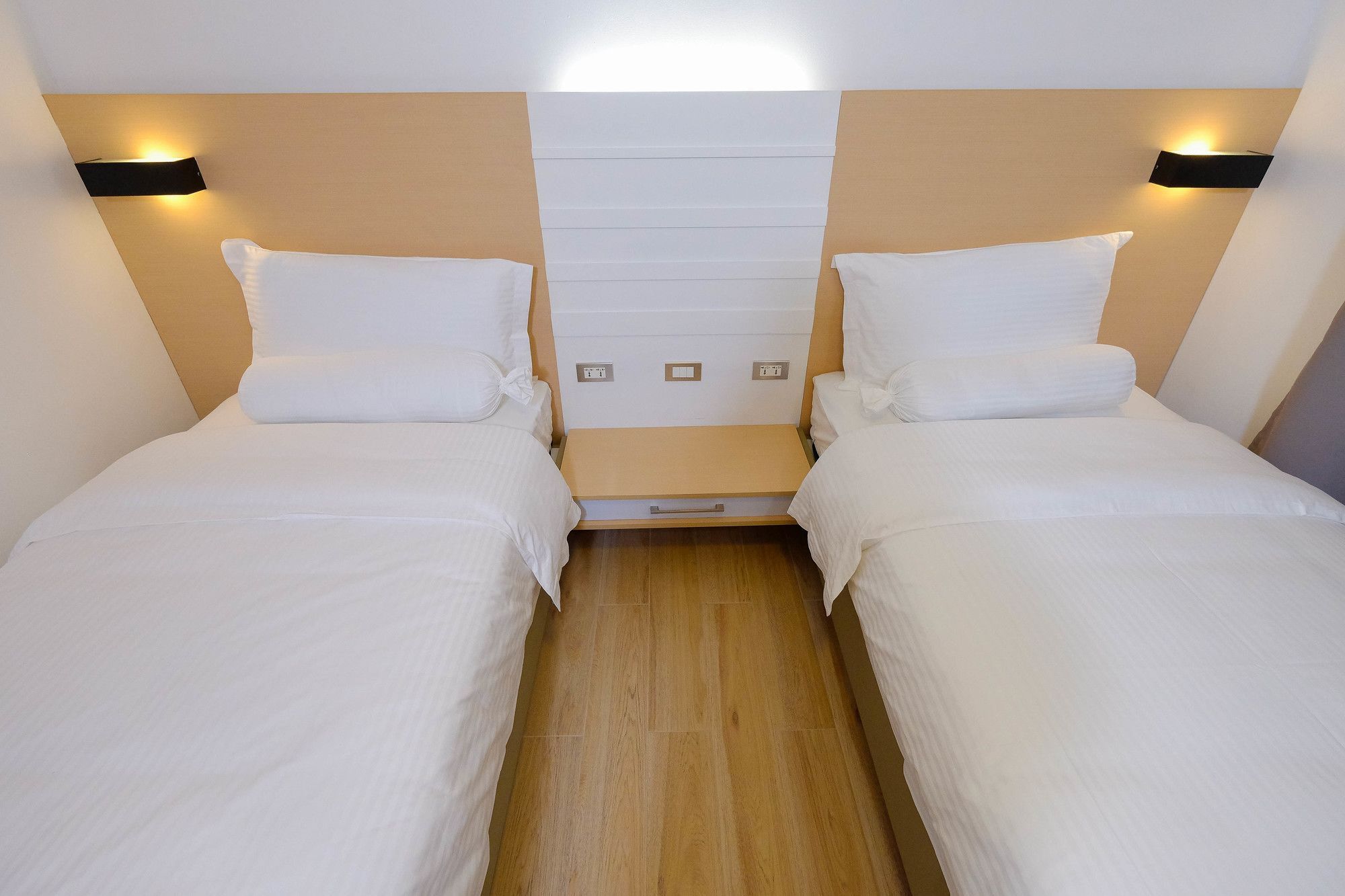 Heroes Hotel
