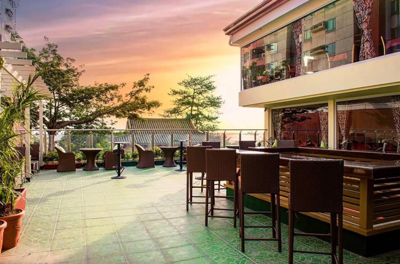 D Circle Manila