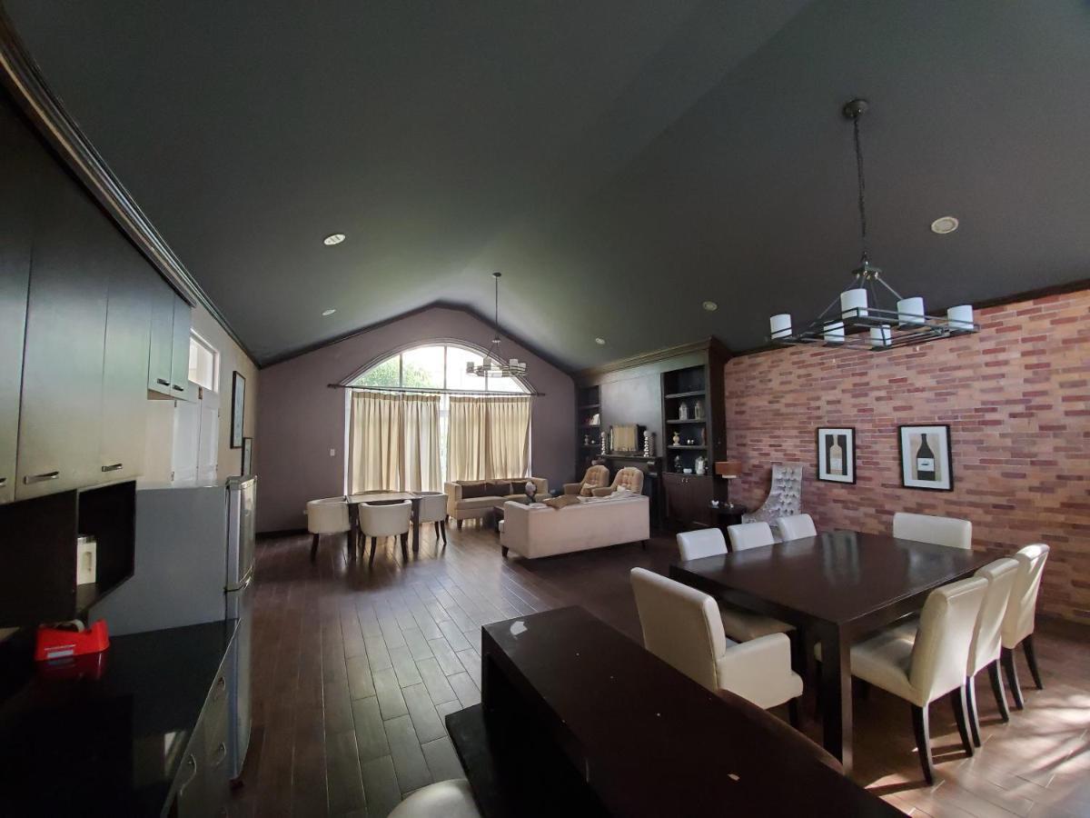 Presidio Lakefront 2 Bedroom Staycation *