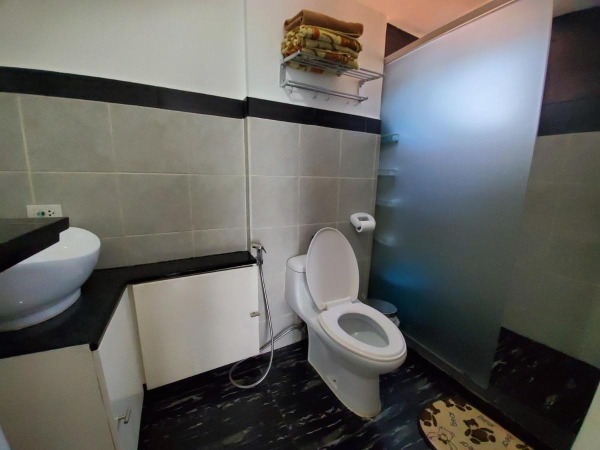 Apartment Presidio Lakefront 2 Bedroom Staycation Manila