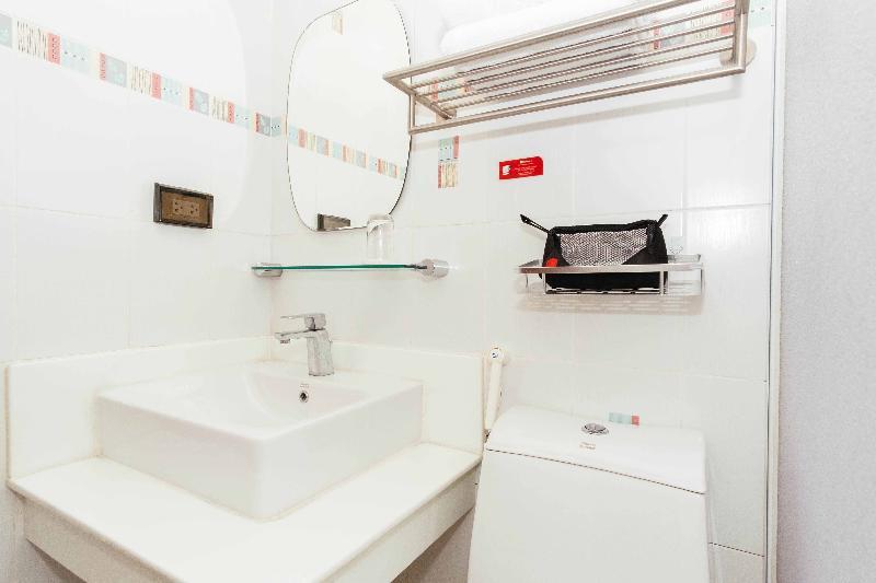Hotel Reddoorz Near Vito Cruz 3*