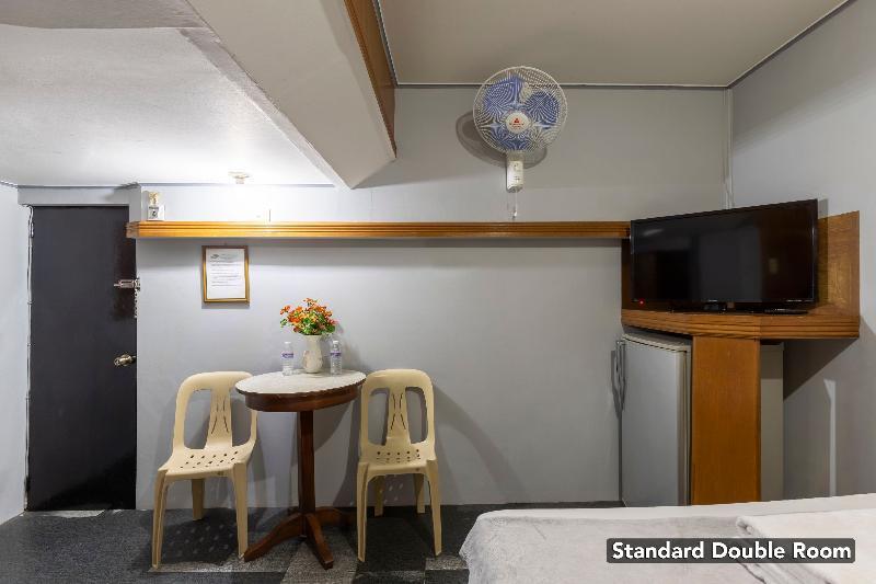 Oyo 722 Slouch Hotel Manila