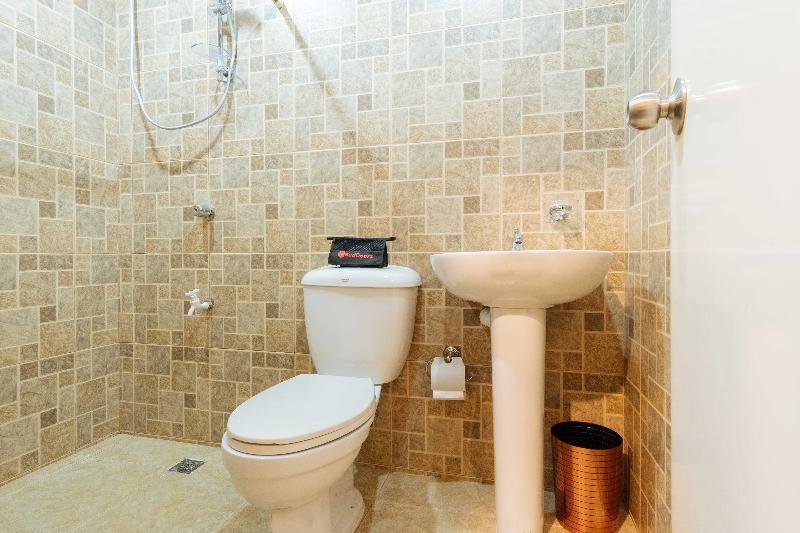 Hotel Reddoorz Near Osmena Highway 2 2*