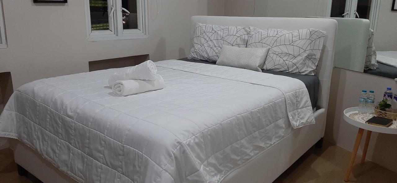 150 Newport - Near Naia T3 Airport *