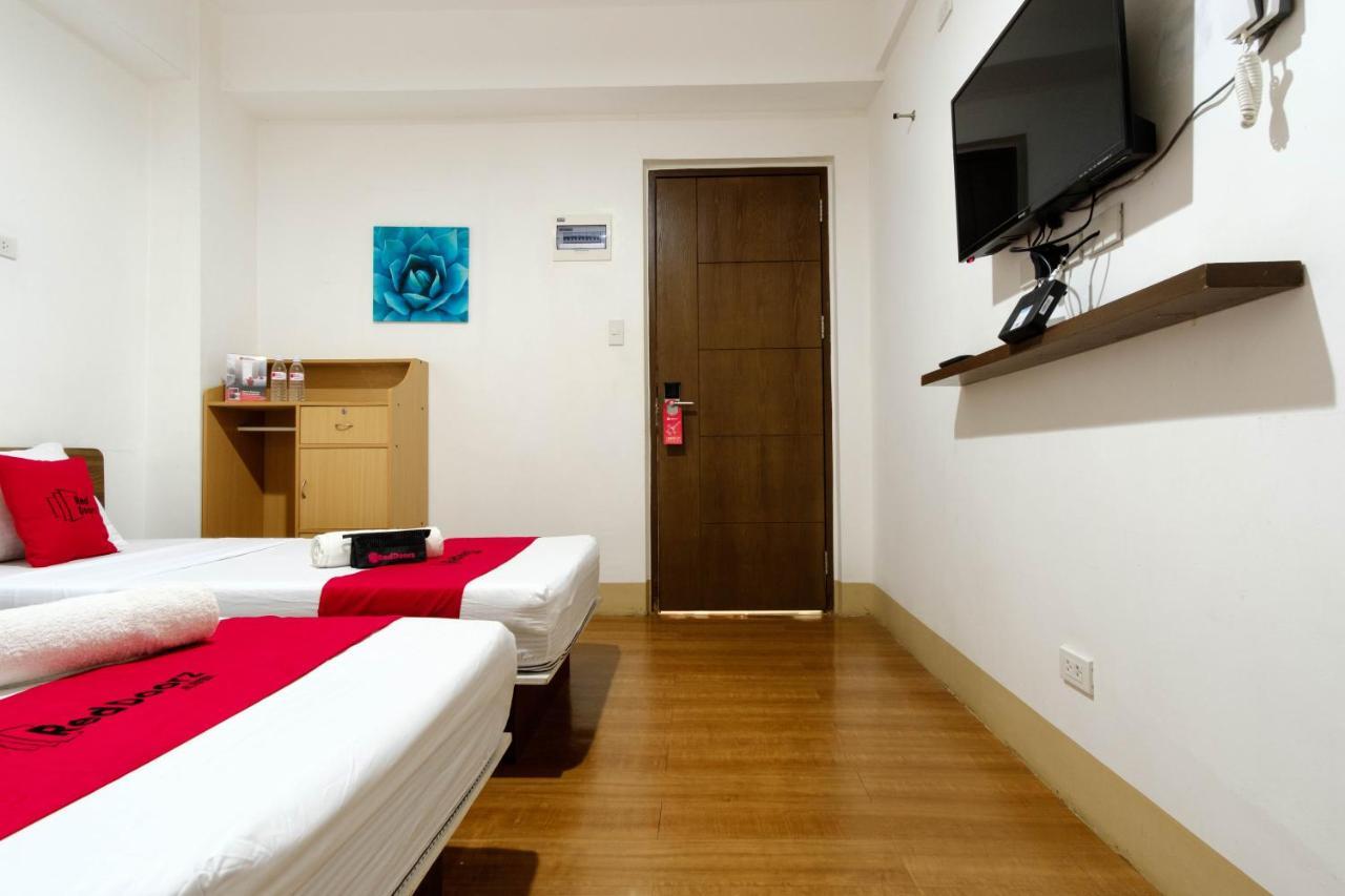 Hotel Reddoorz Near V Mapa Station